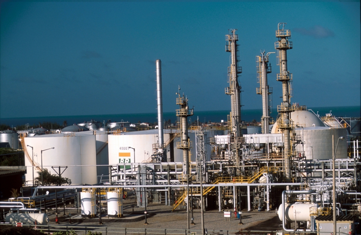Resultado de imagem para Petrobras refinarias